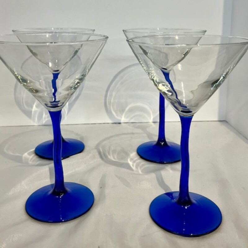 Martini Curved Stem Set of 4 Glasses
Clear Blue
Size: 5 x 7.5H