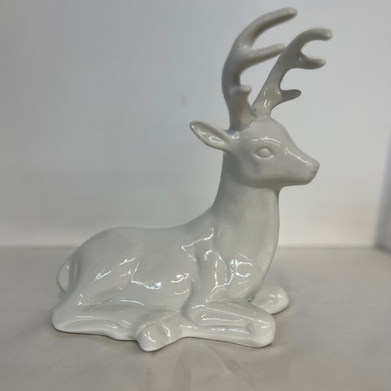 Ceramic Deer
White
Size: 7.5 x 4 x 8H