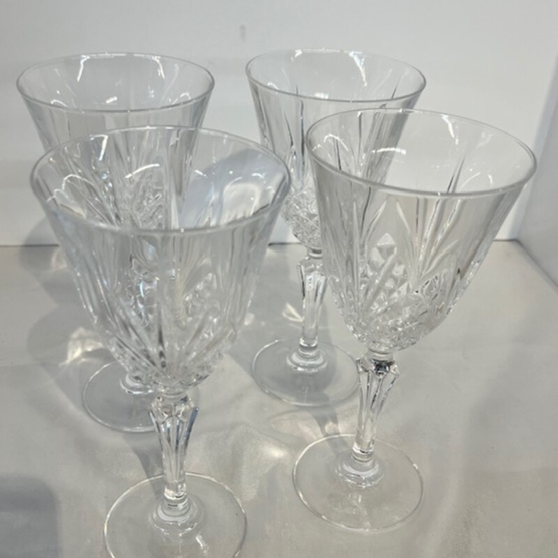 Set of 4 Cristal de Flandre Slazbburg Wine Glasses
Clear
Size: 3.5 x 7.5H