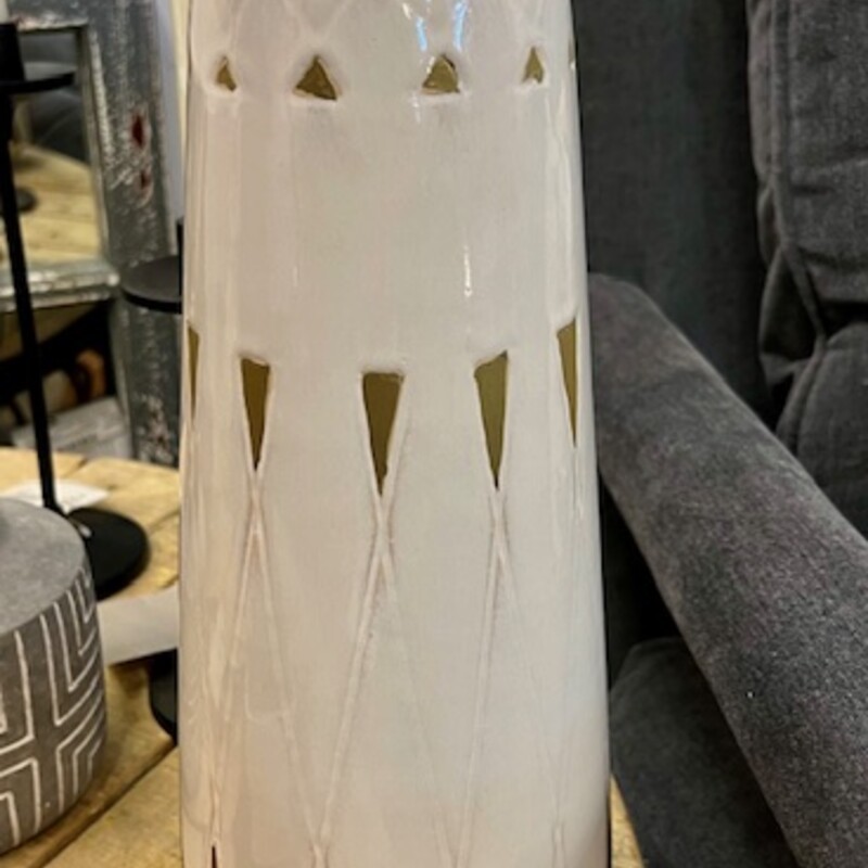 West Elm Geometric Cylinder Vase
White and gold
Size: 6x15H