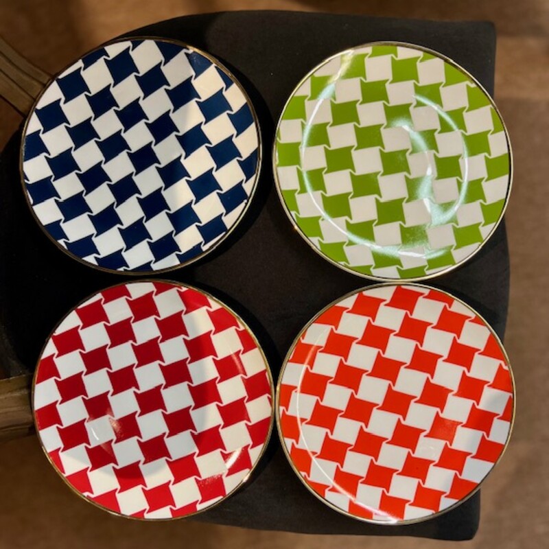 S/4 Houndstooth Plates
Multicolor
Size: 8 Diameter