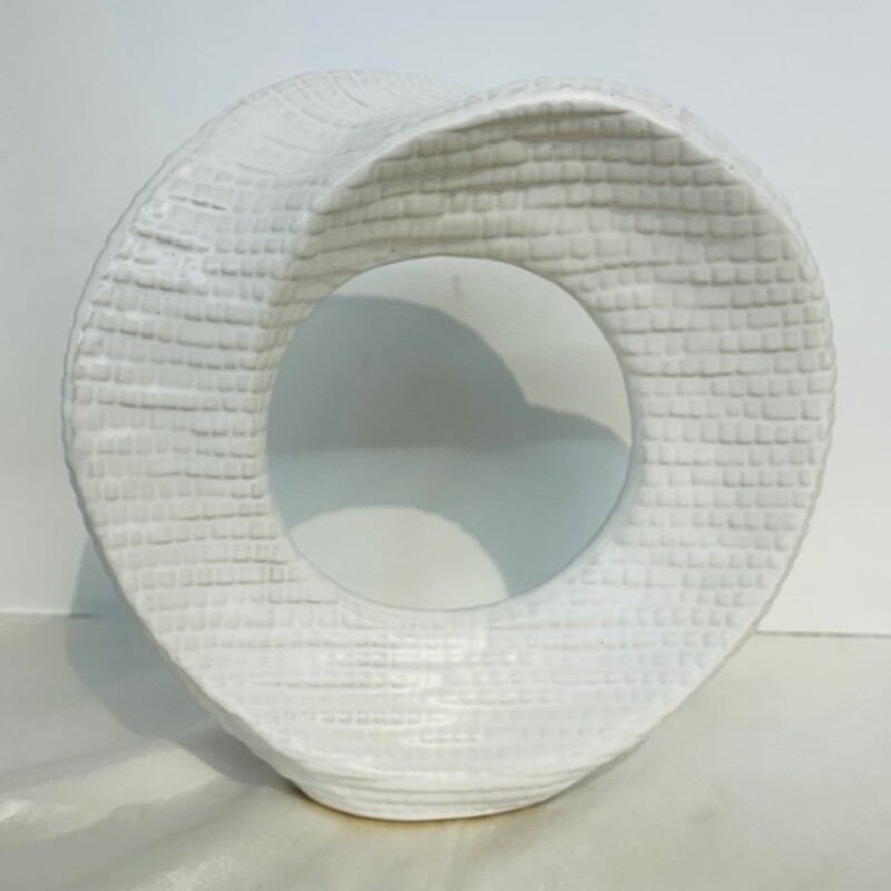 Textured Ceramic Circle
White Size: 9.5 x 10.5H