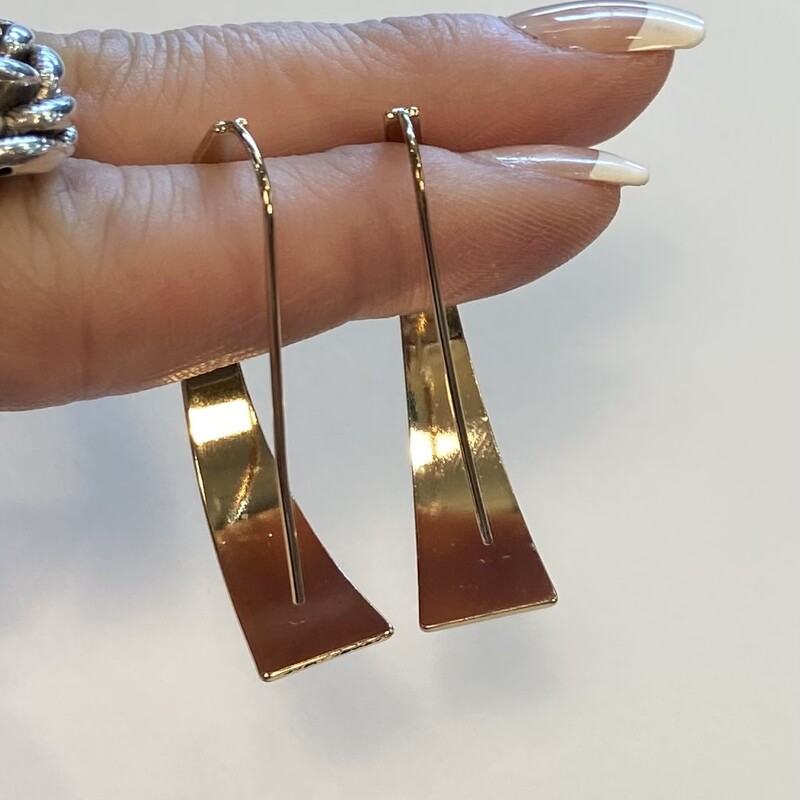 Gold Half Hoop Earrings<br />
Gold<br />
Size: Earring