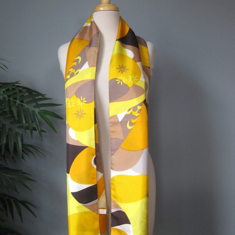 Vtg Mod Fringed, Yellow, Size: None<br />
Ab Fab sash belt in a bubbly geometric psychedelic pattern By Symphony Scarves<br />
Strong acetate twill, the scarf is a wide piece of the fabric folded in half length wise and sewn. So the back side and the front side hve the full depth of color and pattern.<br />
Yellow, cream, tan, brown, gray<br />
<br />
Length: 70<br />
Width: 10 3/8<br />
<br />
Thanks for looking<br />
#74965