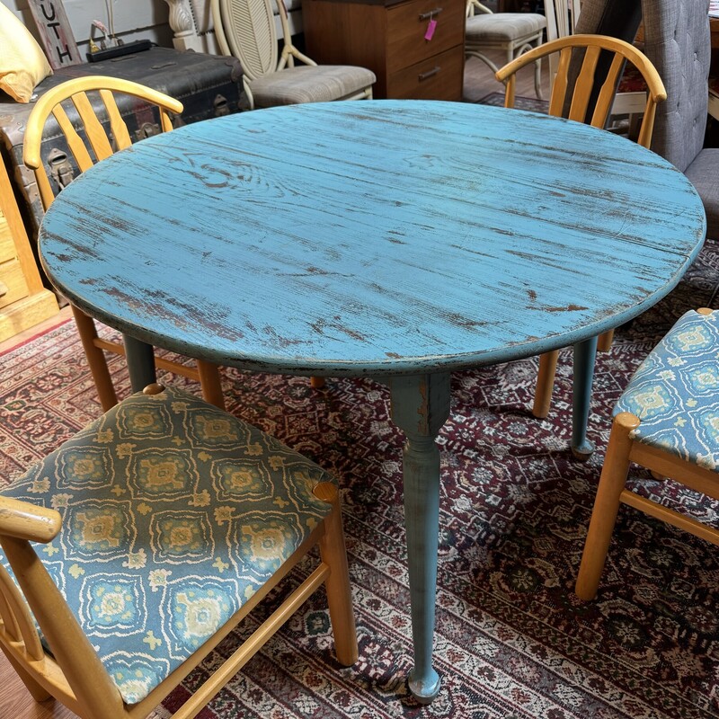 Blue Distressed Table
Round Table
42R 29H