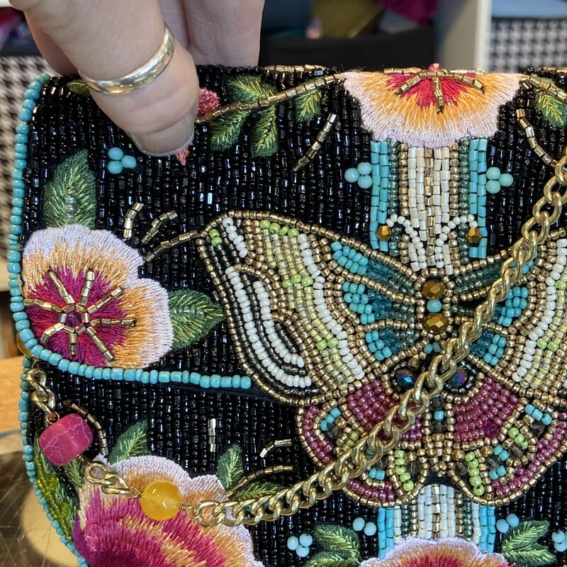 Beaded Butterfly Purse<br />
Blk/pk<br />
Size: R $235