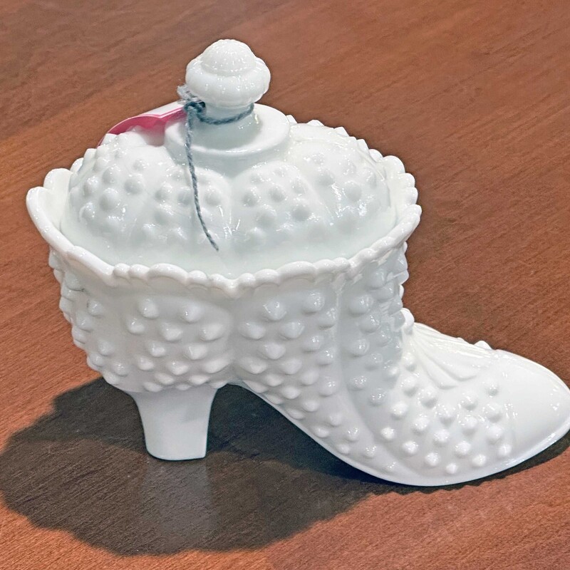 White Milkglass Fenton Hobnail Boot with Lid
6 In x 6 In.