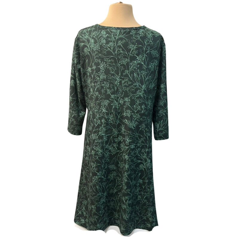 Nuu Muu Go Be Dress<br />
3/4 Sleeves<br />
V-Neck<br />
Emerald 2021<br />
Gorgeous Greens<br />
Size: XL