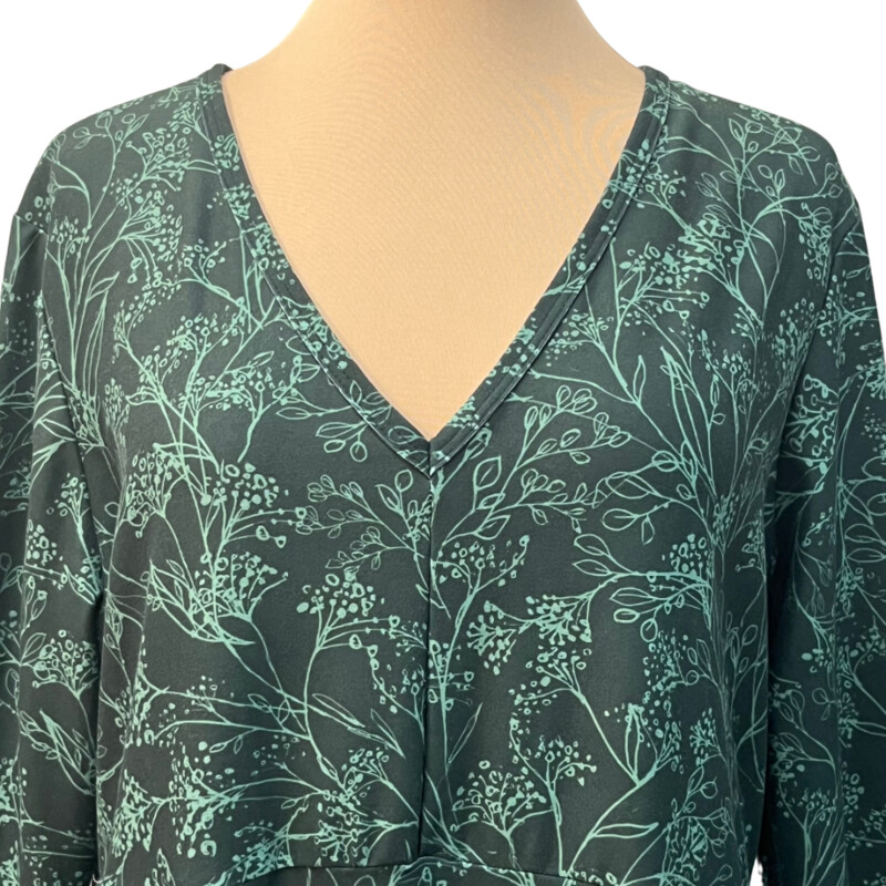 Nuu Muu Go Be Dress<br />
3/4 Sleeves<br />
V-Neck<br />
Emerald 2021<br />
Gorgeous Greens<br />
Size: XL