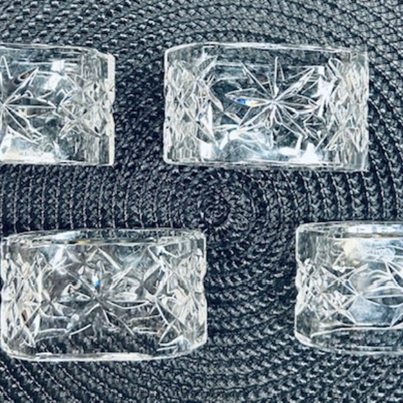 Waterford Oval Napkin Rings
Set of 4
Clear
Size: 2.5 x 1.5 x 2H