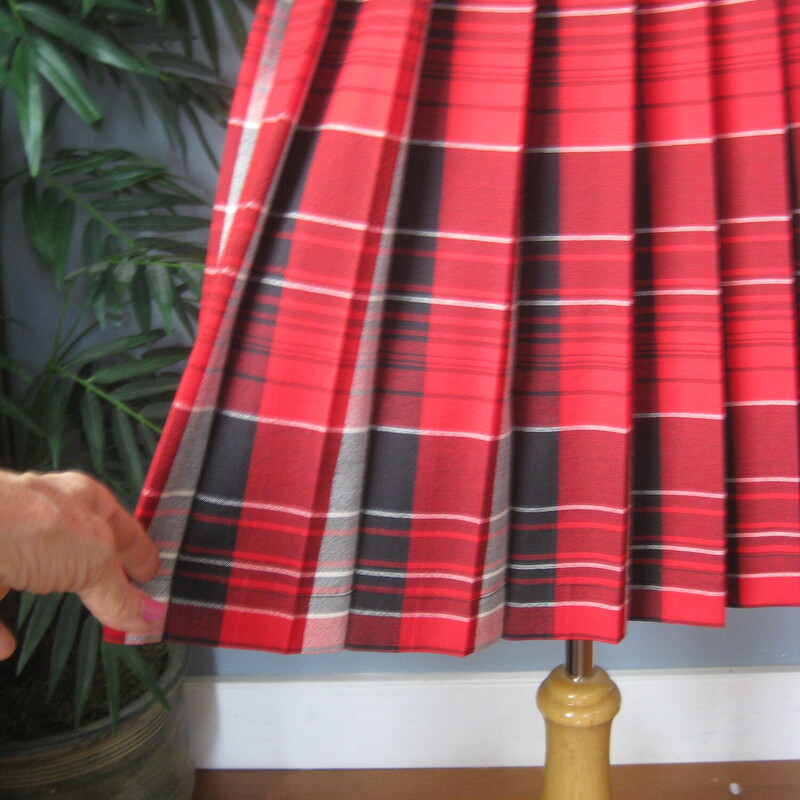 Here's a vintage Pendleton Skirt in a bright red plaid.<br />
It's reversible!<br />
100% Wool<br />
Made in Oregon in the USA<br />
<br />
The skirt has knife pleats all around, the pleats are sewn down from the waist to the hips.<br />
Metal two way zipper and two button closure.<br />
Unlined.<br />
Marked size 8<br />
Here are the flat measurements, please double where appropriate:<br />
Waist: 14.75<br />
Hips: 22<br />
Length: 27<br />
<br />
Thanks for looking<br />
#75017