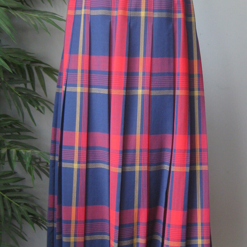 A true classic, the Pendleton pleated skirt is done in 100% virgin wool.  This one is a happy blue and red plaid.
the wool here is light weight and smooth.
great for spring summer and fall
It's marked size 10, but please use the flat measurements as your ultimate guide to fit, double where appropriate:

waist: 14
Hip: aprox 21 (without spreading the pleats )
Length: 33.25

Perfect condition!

Thanks for looking
#75016