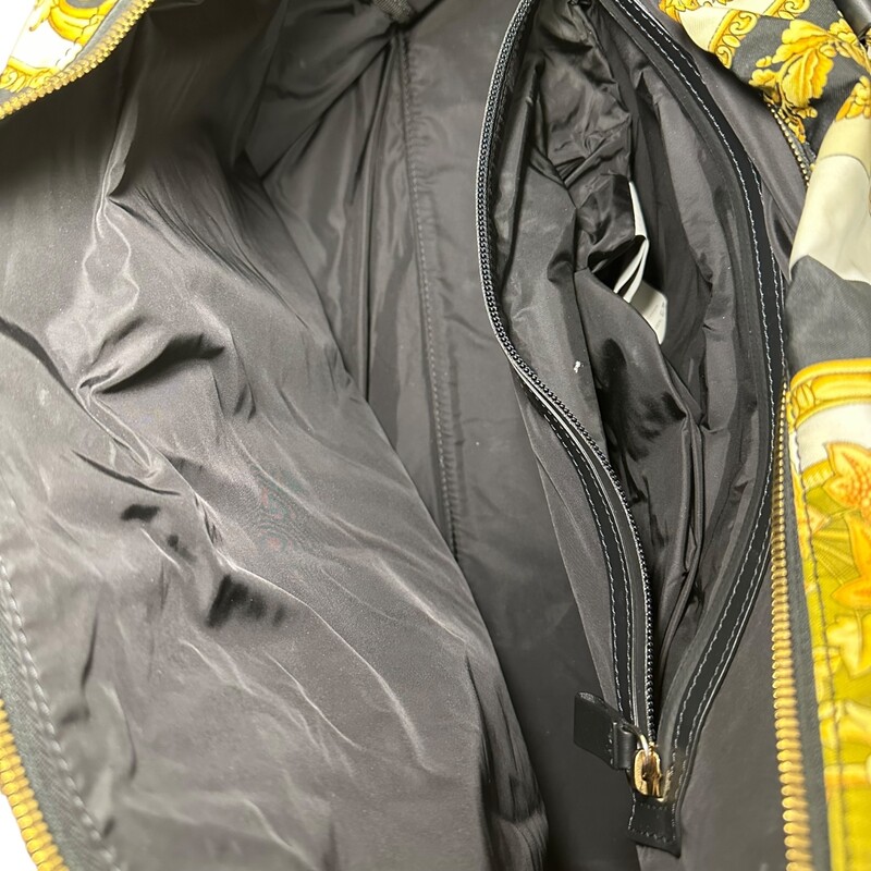 Versace Barocco Duffle<br />
Missing Pull Tabs<br />
Some minor  discoloration<br />
Dimensions: Approx. 21 length x 12 height x 10