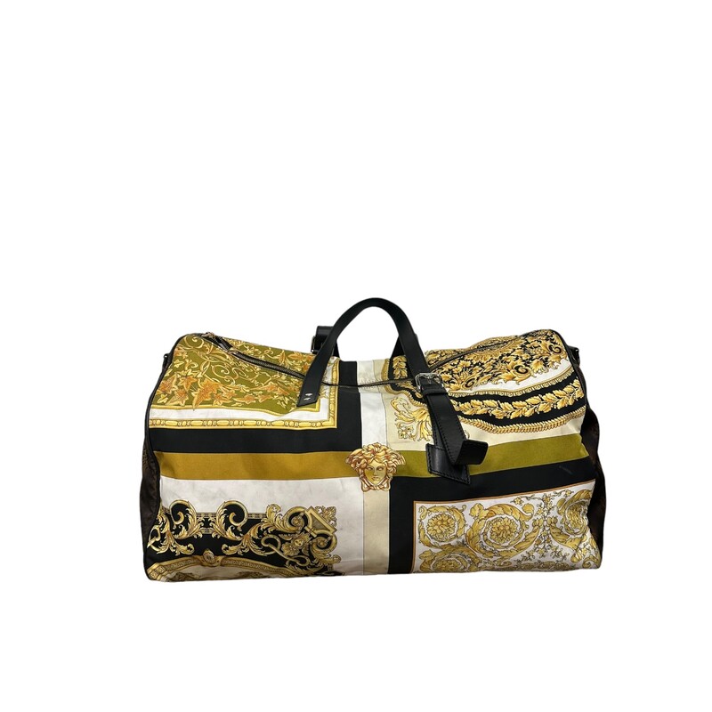 Versace Barocco Duffle<br />
Missing Pull Tabs<br />
Some minor  discoloration<br />
Dimensions: Approx. 21 length x 12 height x 10