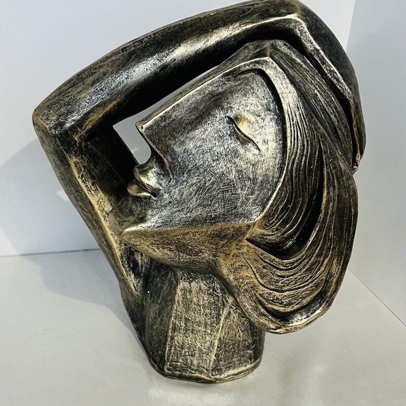 Art Face Pose Statue
Bronze Black
Size: 6 x 10 x 12H