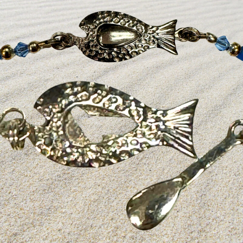 Red Sand Jewelry by Barbara Nymark<br />
Beautiful hand crafted in Victoria-By-The-Sea, PEI, Canada .925 Star Fish and Fishy<br />
Blue SeaGlass Necklace with Swarovski crystals and sterling silver.<br />
<br />
Size: 20 Inches