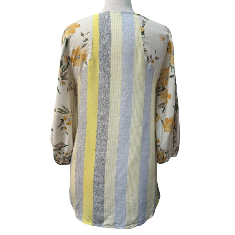 Oddy Striped & Floral Top
Colors:Yellow, Gray, Blue, Beige, Mocha, and Green
Size: Medium