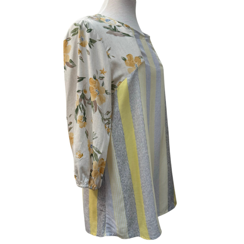 Oddy Striped & Floral Top<br />
Colors:Yellow, Gray, Blue, Beige, Mocha, and Green<br />
Size: Medium