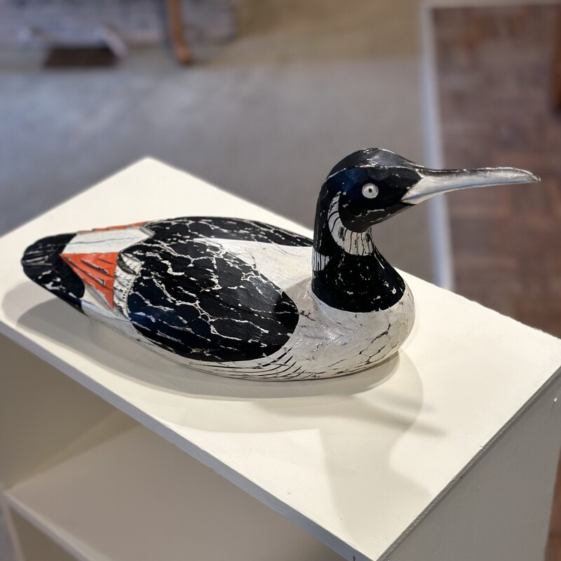 Hand Painted Wood Loon
Base Size:11 in. x 4.5 in
Exact age is difficult to tell but this beauty is definitely vintage! Hand carved and painted.