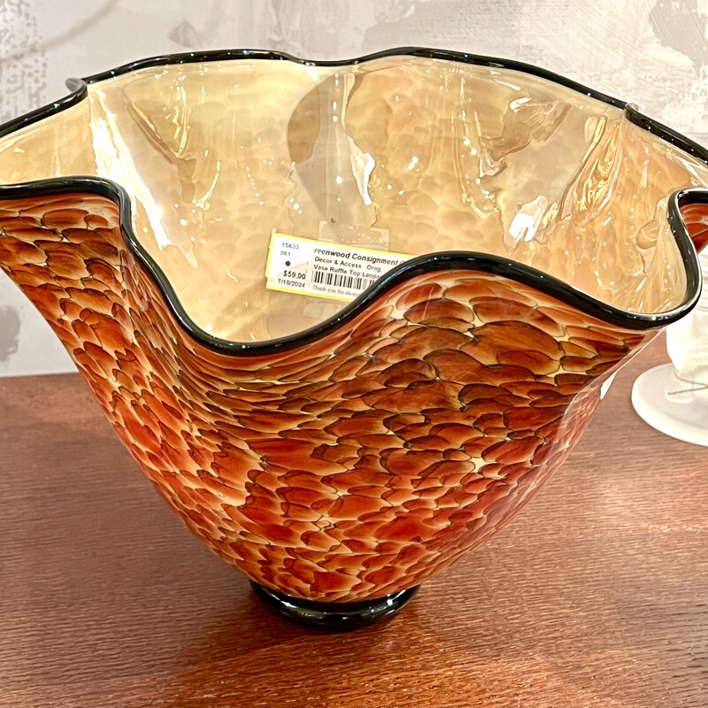 Art Glass Vase with Ruffle Top
Size: 15Rx9H