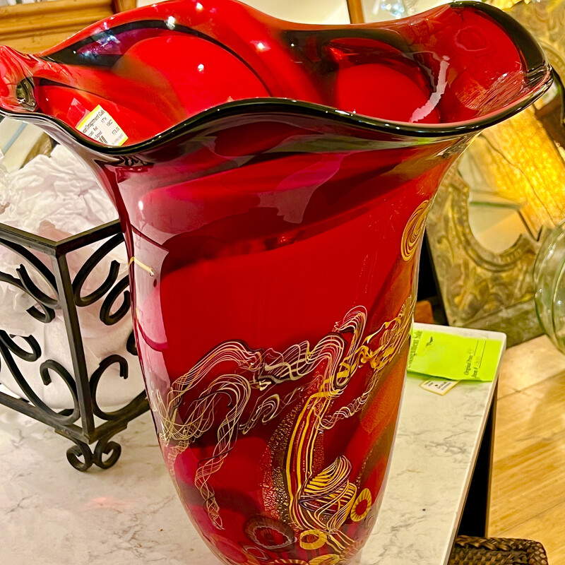 Vase Art Glass Signed,
Size: 17H