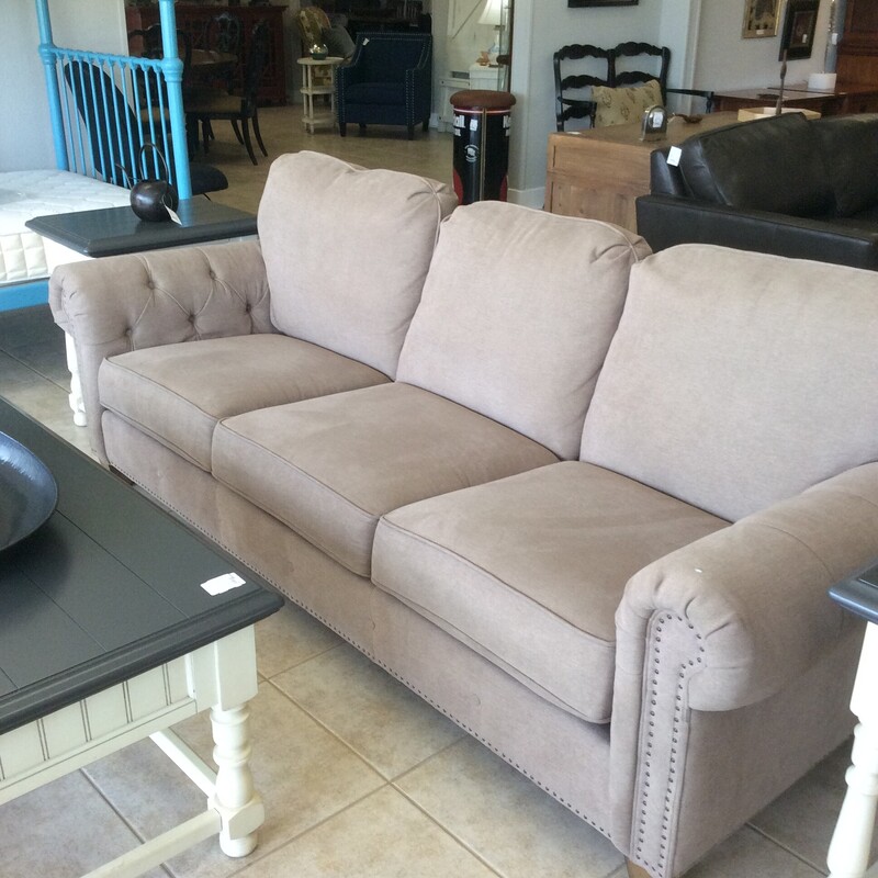 THis sofa from Flexsteel has nailhead trim and button tufting on the arms.