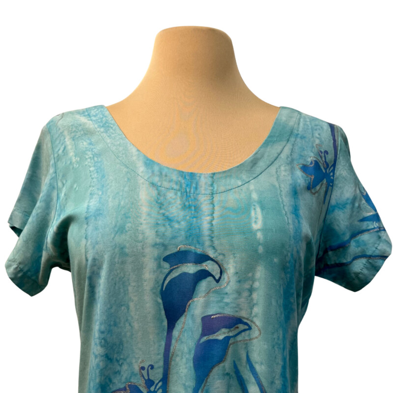 Tropical Tantrum Dress Set<br />
Batik Print<br />
Calla Lily and Butterfly Design<br />
Short Sleeve Dress with Matching Scarf<br />
Drawstring Back for Adjustability<br />
100% Rayon<br />
Colors: Mint, Blue, and purple<br />
Size: Small