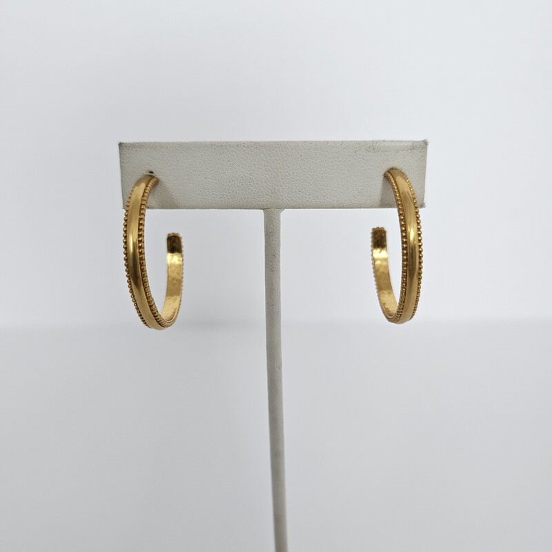 Julie Voss
Gold hoops
Size: Pierce