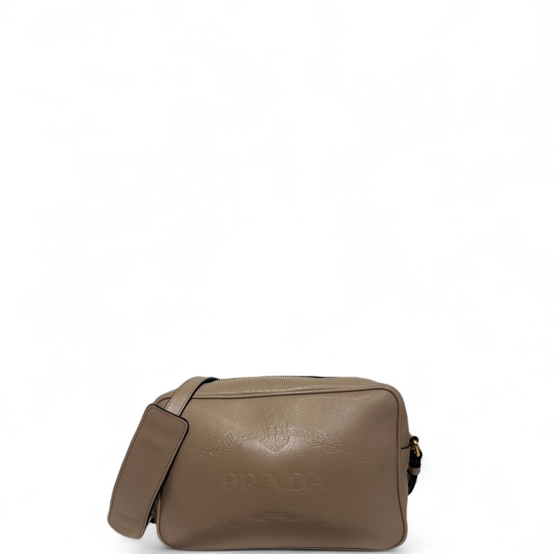 Prada Glazed Glace Calfskin Embossed Logo Camera Nude Bag

Dimensions:
Base length: 9.00 in
Height: 5.75 in
Width: 3.25 in
Drop: 22.00 in

Manufacturing Code:
140 D

Note: Light scuff on front.