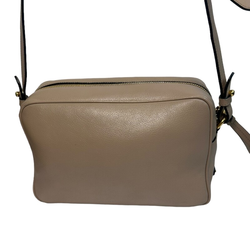 Prada Glazed Glace Calfskin Embossed Logo Camera Nude Bag<br />
<br />
Dimensions:<br />
Base length: 9.00 in<br />
Height: 5.75 in<br />
Width: 3.25 in<br />
Drop: 22.00 in<br />
<br />
Manufacturing Code:<br />
140 D<br />
<br />
Note: Light scuff on front.