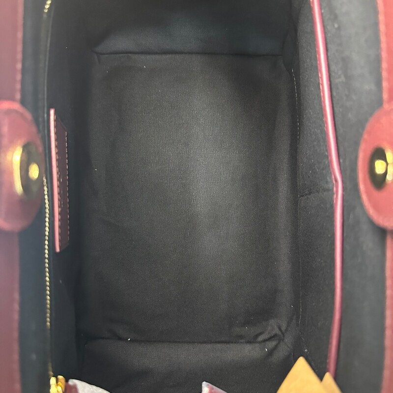 Burberry Canterbury Tote Maroon<br />
<br />
New with Tags<br />
<br />
Dimensions:<br />
10 H x 10.5 W x 7 D