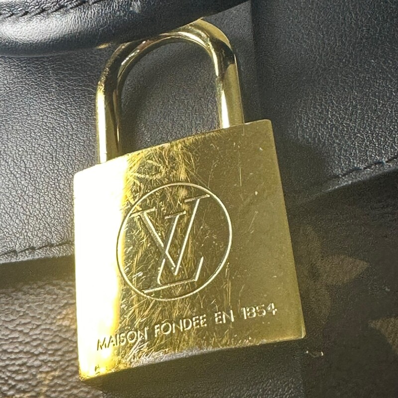 Louis Vuitton Locky Monogram, Size: BB

Dimensions:
7.9 x 6.3 x 3 inches
(length x Height x Width)

Date Code: Chipped

Note: Hardware is scratched on lock.