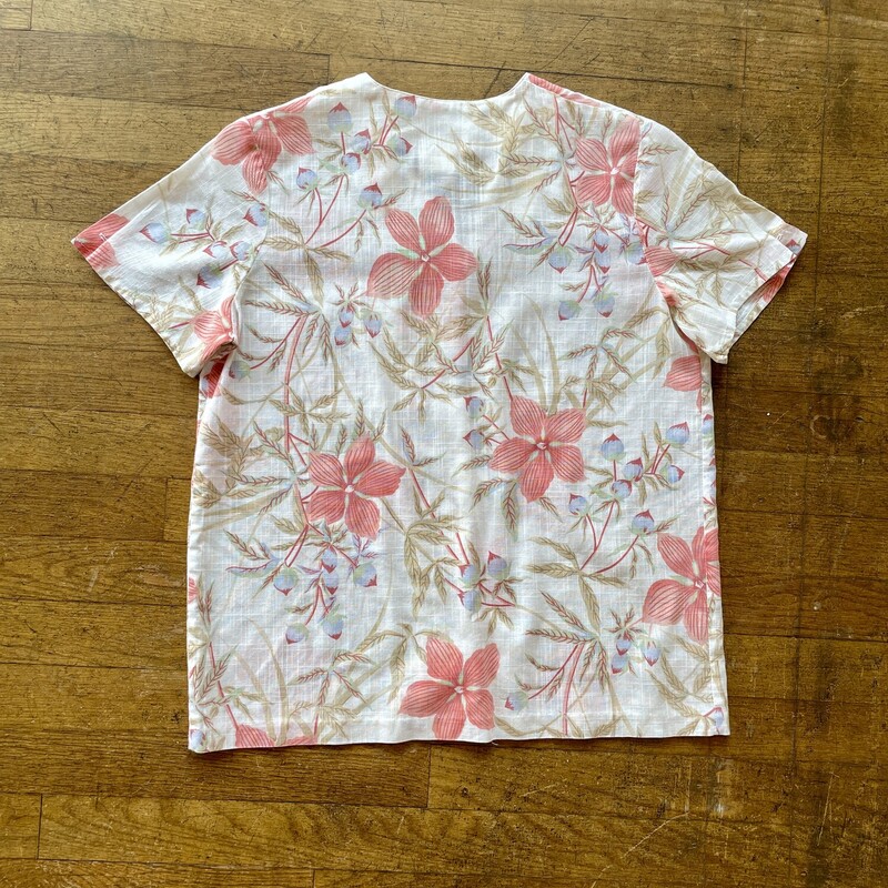 Pykettes Flower Short Sleeve Button Down, Pink+White Size: Small<br />
Price: $7.99<br />
<br />
All sales are final. No returns<br />
<br />
Pick up within 7 days of purchase<br />
Or<br />
Have it shipped<br />
Thank you for shopping with us!