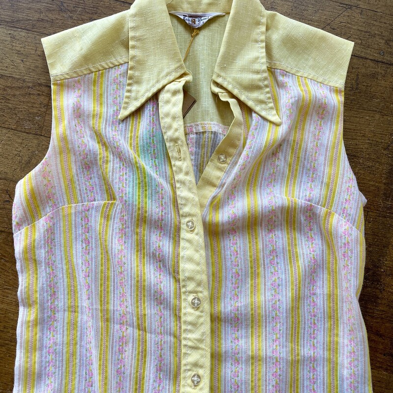 Cracker Barrel Floral, Yellow Stripe Tank, Size: Small/Meduim<br />
Price: $18.99<br />
<br />
All sales are final. No returns<br />
<br />
Pick up within 7 days of purchase<br />
Or<br />
Have it shipped<br />
Thank you for shopping with us!