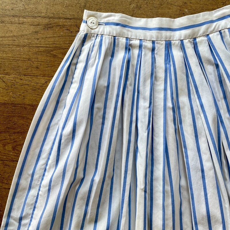 Cullinane Stripe Skirt, Blue/White, Size: 8<br />
Price: $15.99<br />
All sales are final. No Returns<br />
<br />
Pick up within 7 days of purchase<br />
Or<br />
Have it shipped<br />
Thank you for your purchase!