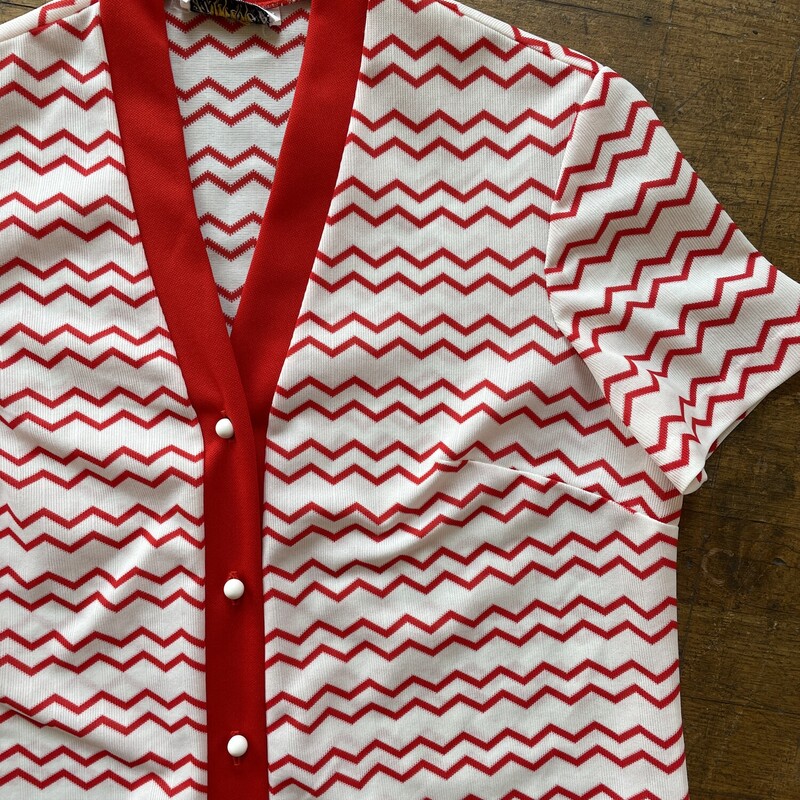 Flutterbye Top, Red/White, Size: Large<br />
Price: $12.99<br />
All sales are final. No Returns<br />
<br />
Pick up within 7 days of purchase<br />
Or<br />
Have it shipped<br />
Thank you for your purchase!