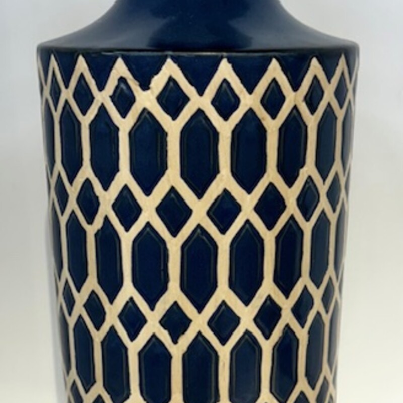 Geo Cylinder Fluted Top Vase
Blue Cream
Size: 8x17.5H