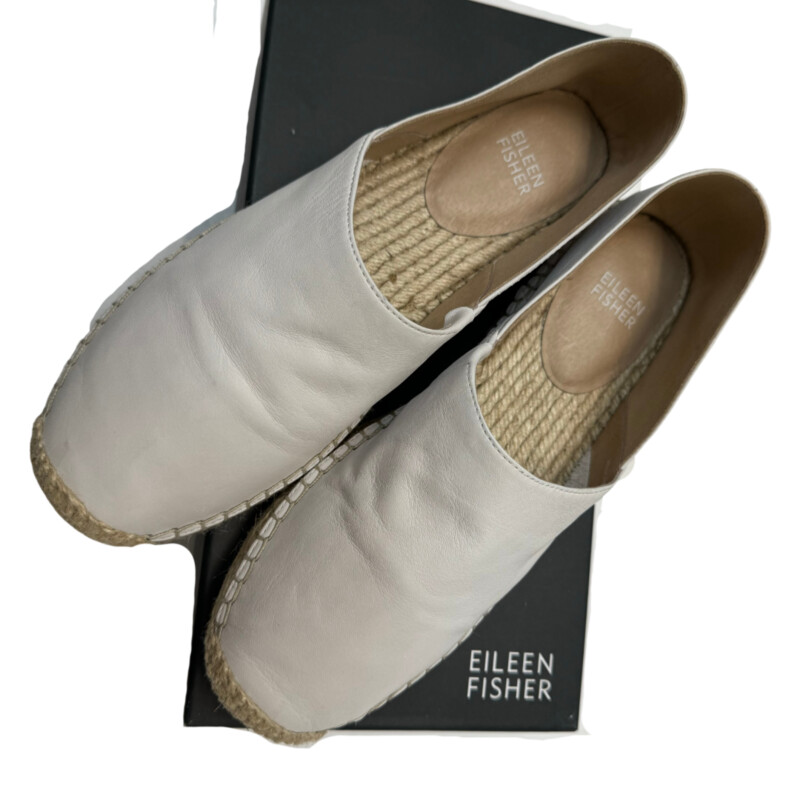 New In Box Eileen Fisher Washed Leather Shoes<br />
Myth Style<br />
Color: White<br />
Size: 8