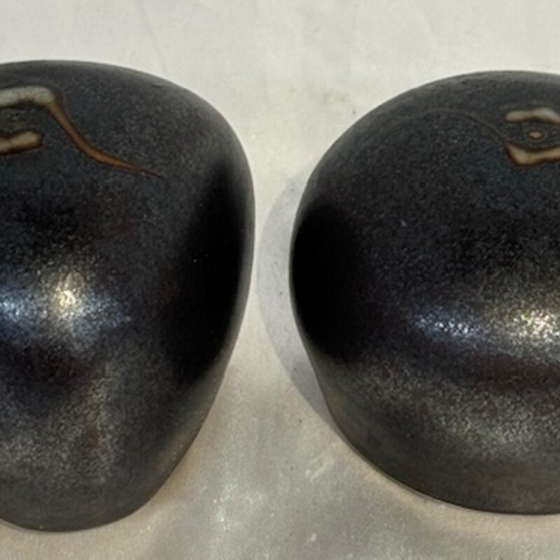 S2 Limeton Salt + Pepper Shakers
Black Iridescent
Size: 3x3H