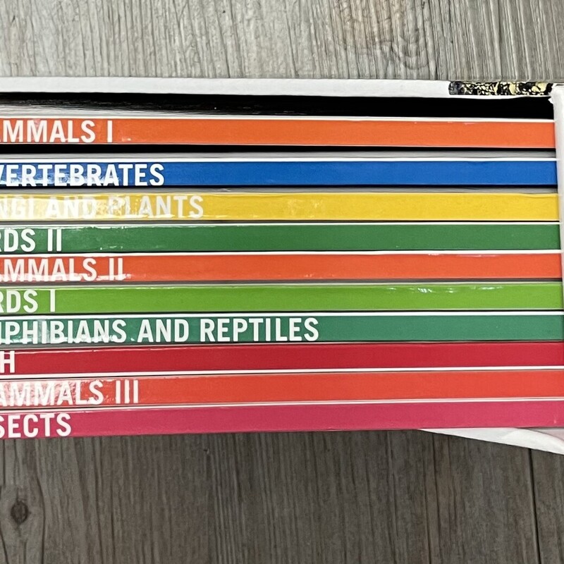 The Animal Box Smithsonian, Multi, Size: Hardcover
Includes 10 books