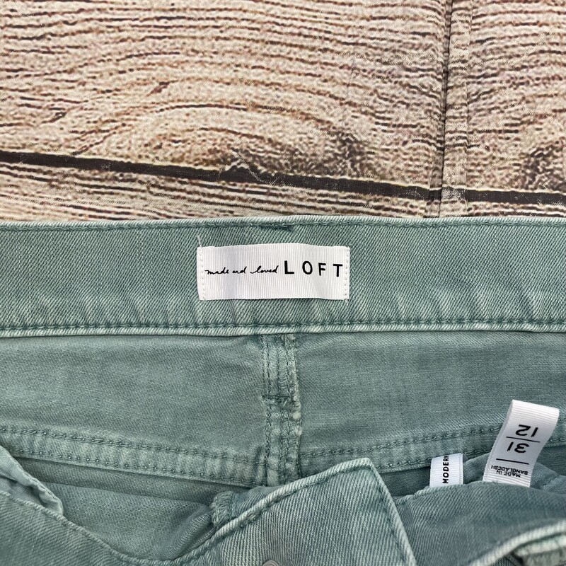 Loft modern skinny cropped jeans mossy green in color 31 in waist size 12