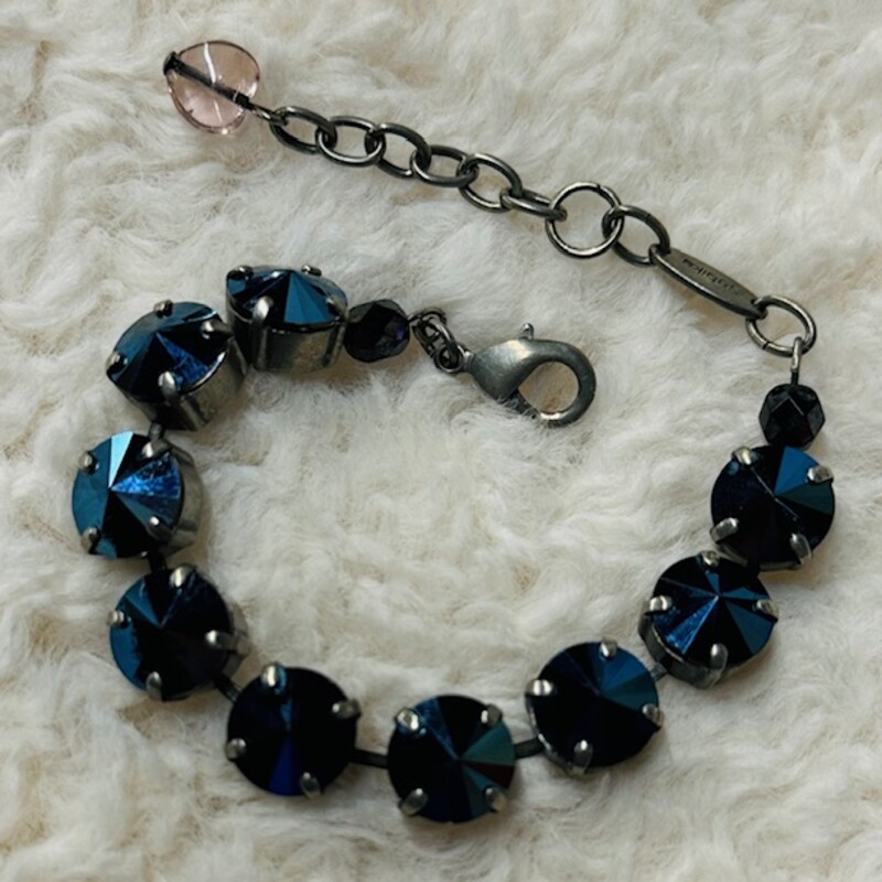 Sabika S12 Metallic Bracelet
Dark Blue Silver Size: 8.5L