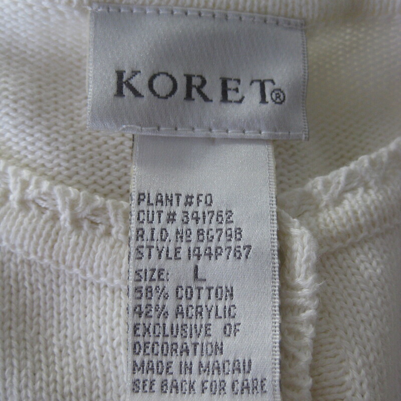 This is a white cotton/acrylic blend cardigan made in Korea.  It has painted flowers growing on all up and down the front, the hem and ends of the sleeves and one of the shoulders in the back.  Some of the flowers have a bit of beading sewn on.   It buttons closed with shaped pearlized buttons.<br />
It's marked size L, should fit pretty true but make sure using the measurements provided.<br />
Here are the flat measurements, please double where appropriate<br />
Shoulder to shoulder: 17.25<br />
Armpit to Armpit: 22.5<br />
Width at bottom: 20<br />
Length: 24<br />
Underarm sleeve seam length: 16.25<br />
Excellent condition, no flaws!<br />
thanks for looking.<br />
#74875