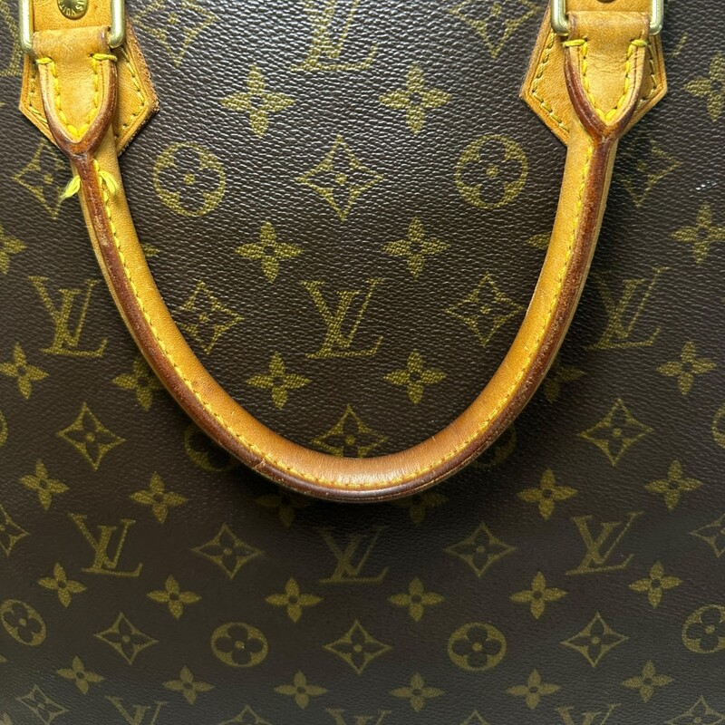 Louis Vuitton Sac Plat, Monogram, Size: GM<br />
<br />
Date Code: MI0082<br />
<br />
Dimensions:<br />
Base length: 14.25 in<br />
Height: 15 in<br />
Width: 3.75 in<br />
Drop: 4.75 in<br />
<br />
Light musty smell.