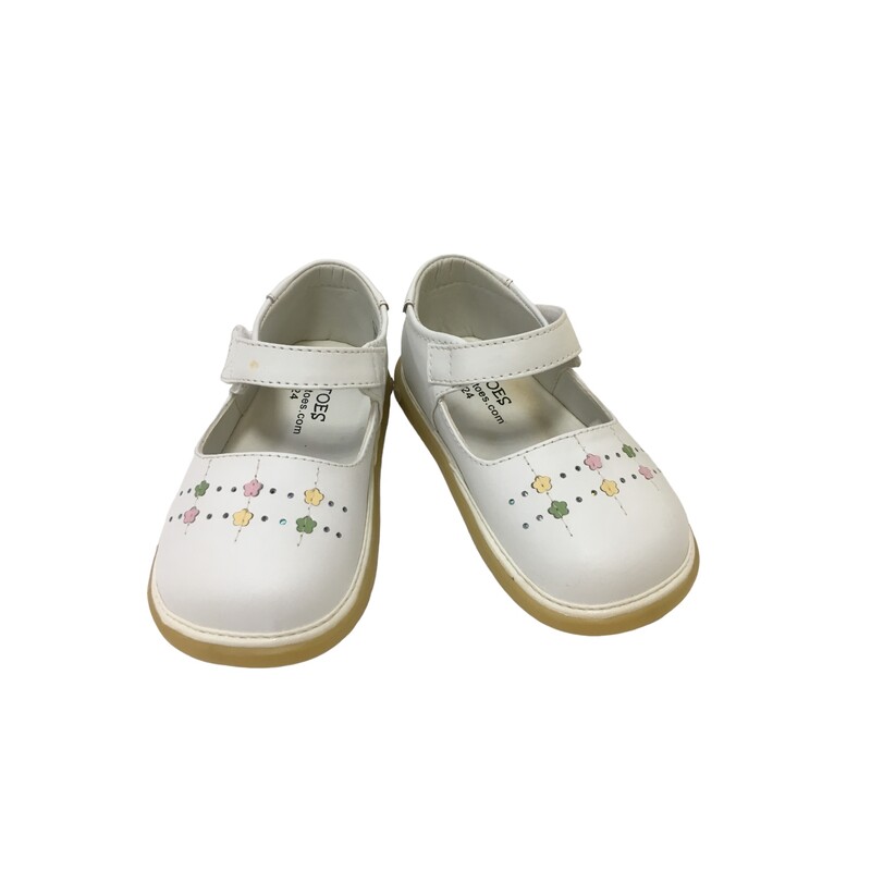 White Shoes, Girls, Size: 8

Located at Pipsqueak Resale Boutique inside the Vancouver Mall or online at:

#resalerocks #pipsqueakresale #vancouverwa #portland #reusereducerecycle #fashiononabudget #chooseused #consignment #savemoney #shoplocal #weship #keepusopen #shoplocalonline #resale #resaleboutique #mommyandme #minime #fashion #reseller

All items are photographed prior to being steamed. Cross posted, items are located at #PipsqueakResaleBoutique, payments accepted: cash, paypal & credit cards. Any flaws will be described in the comments. More pictures available with link above. Local pick up available at the #VancouverMall, tax will be added (not included in price), shipping available (not included in price, *Clothing, shoes, books & DVDs for $6.99; please contact regarding shipment of toys or other larger items), item can be placed on hold with communication, message with any questions. Join Pipsqueak Resale - Online to see all the new items! Follow us on IG @pipsqueakresale & Thanks for looking! Due to the nature of consignment, any known flaws will be described; ALL SHIPPED SALES ARE FINAL. All items are currently located inside Pipsqueak Resale Boutique as a store front items purchased on location before items are prepared for shipment will be refunded.