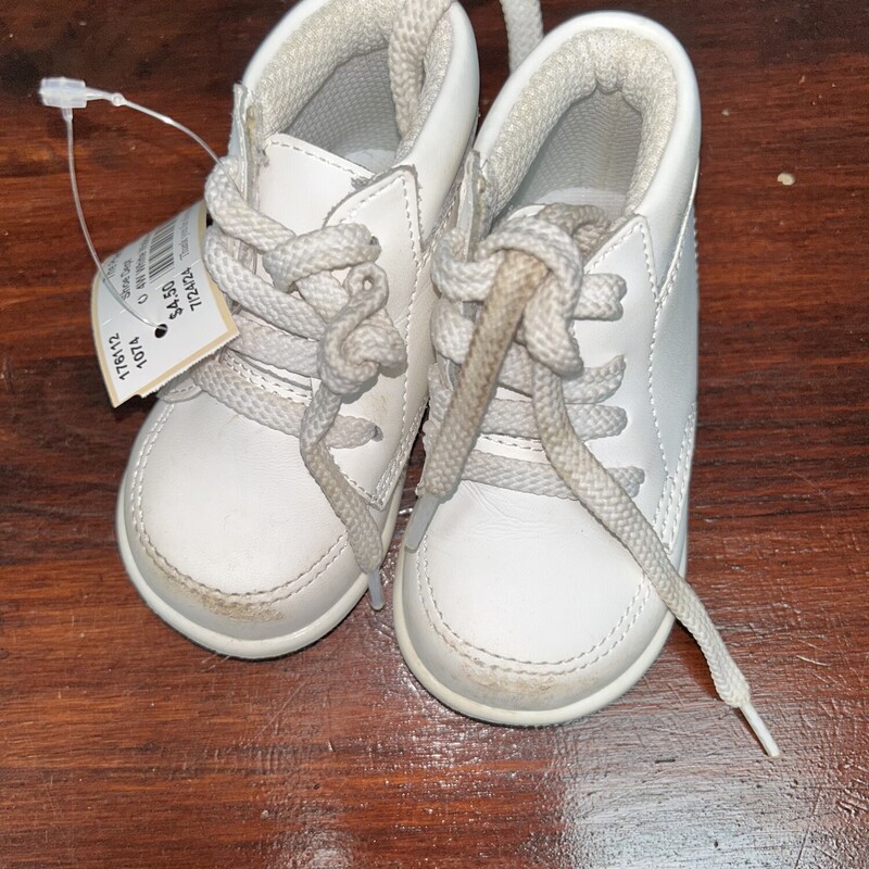 4W White Walking Shoes