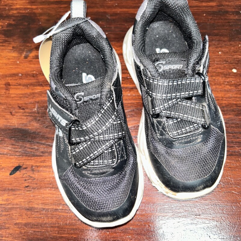 8 Black Velcro Sneakers