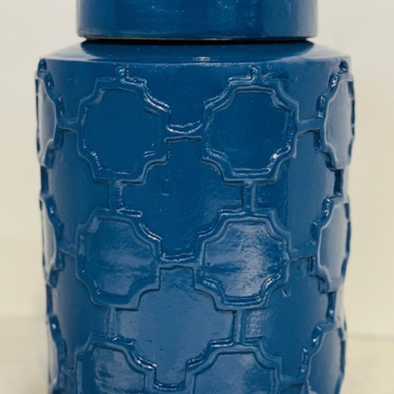 Quatrefoil Canister With Lid
Blue
Size: 5.5x8H