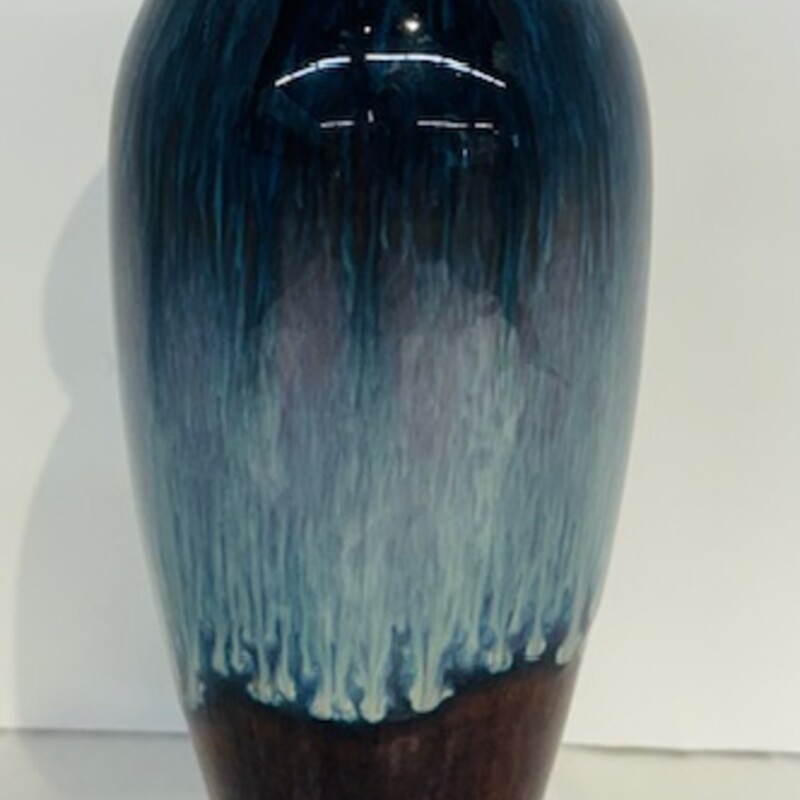 Bill Campbell Glazed Bud Vase
Blue Brown
Size: 2.5x7.5H