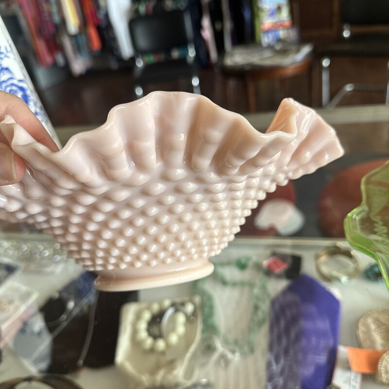 Fenton Ruffled Hobnail Bowl, Pink Milk<br />
Vintage Glass Bowl<br />
<br />
All Sales Are Final . No Returns<br />
<br />
Pick Up In Store<br />
OR<br />
Have It Shipped<br />
<br />
<br />
Thank You For Shopping With Us:-)
